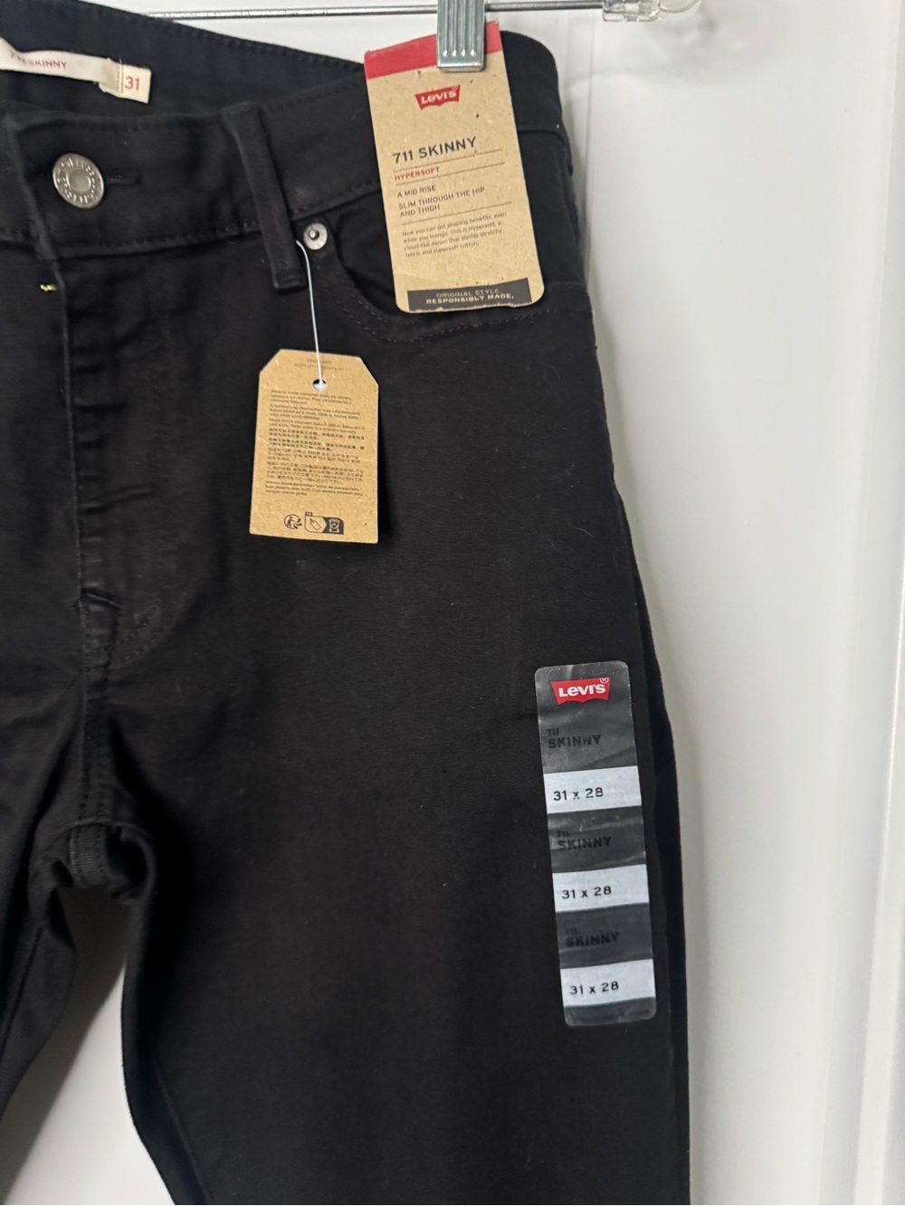 Levi’s 711 Skinny Jeans Size 31x28 Black Jeans